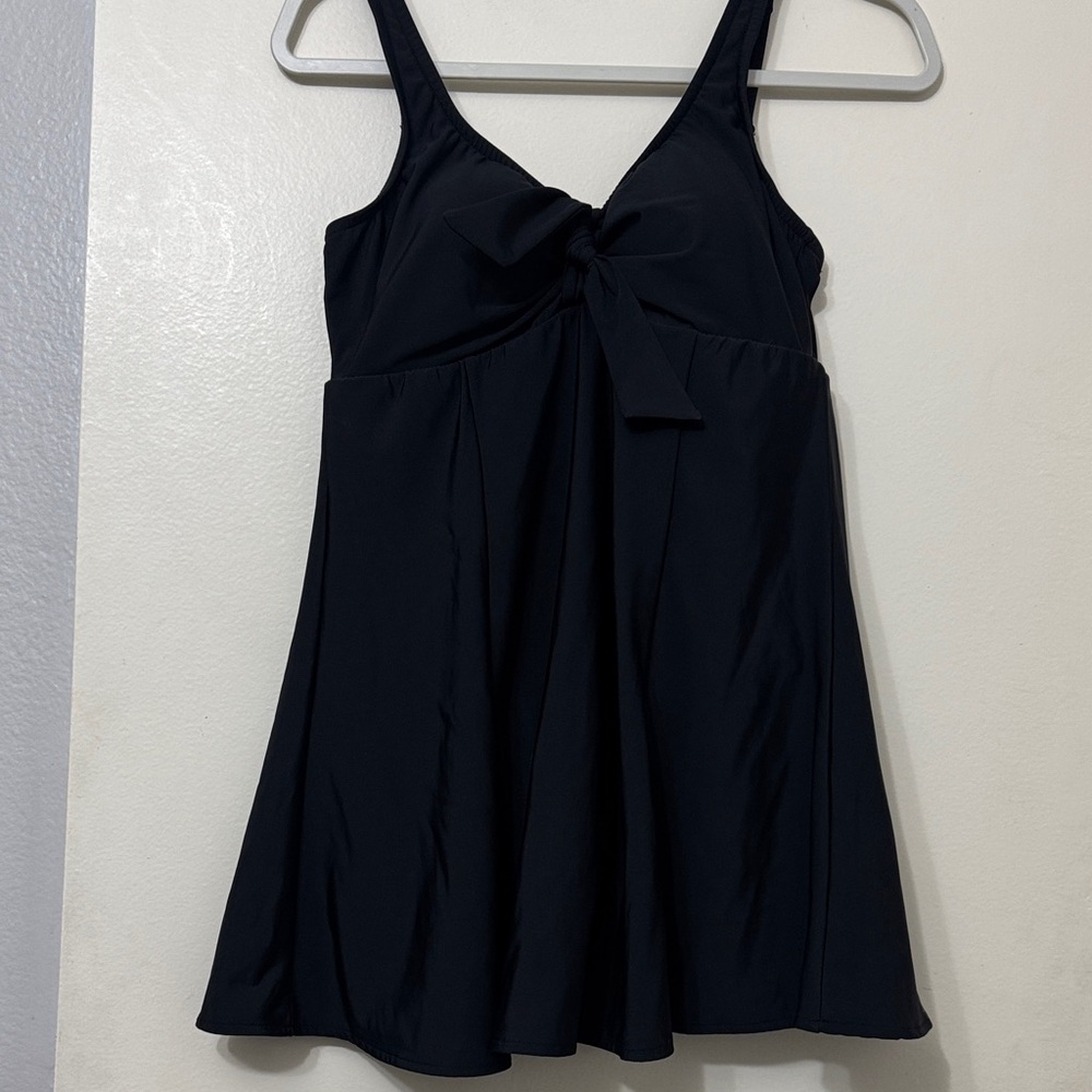 BNWT- Croft & Barrow one piece swimsuit in black- discreet control pane s12